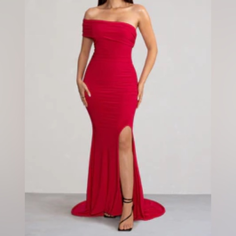 Red dress with tail. Size 6, very stretchy. Will fit a 6-8.